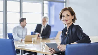 Potrain Geschäftsfrau in einem Meeting